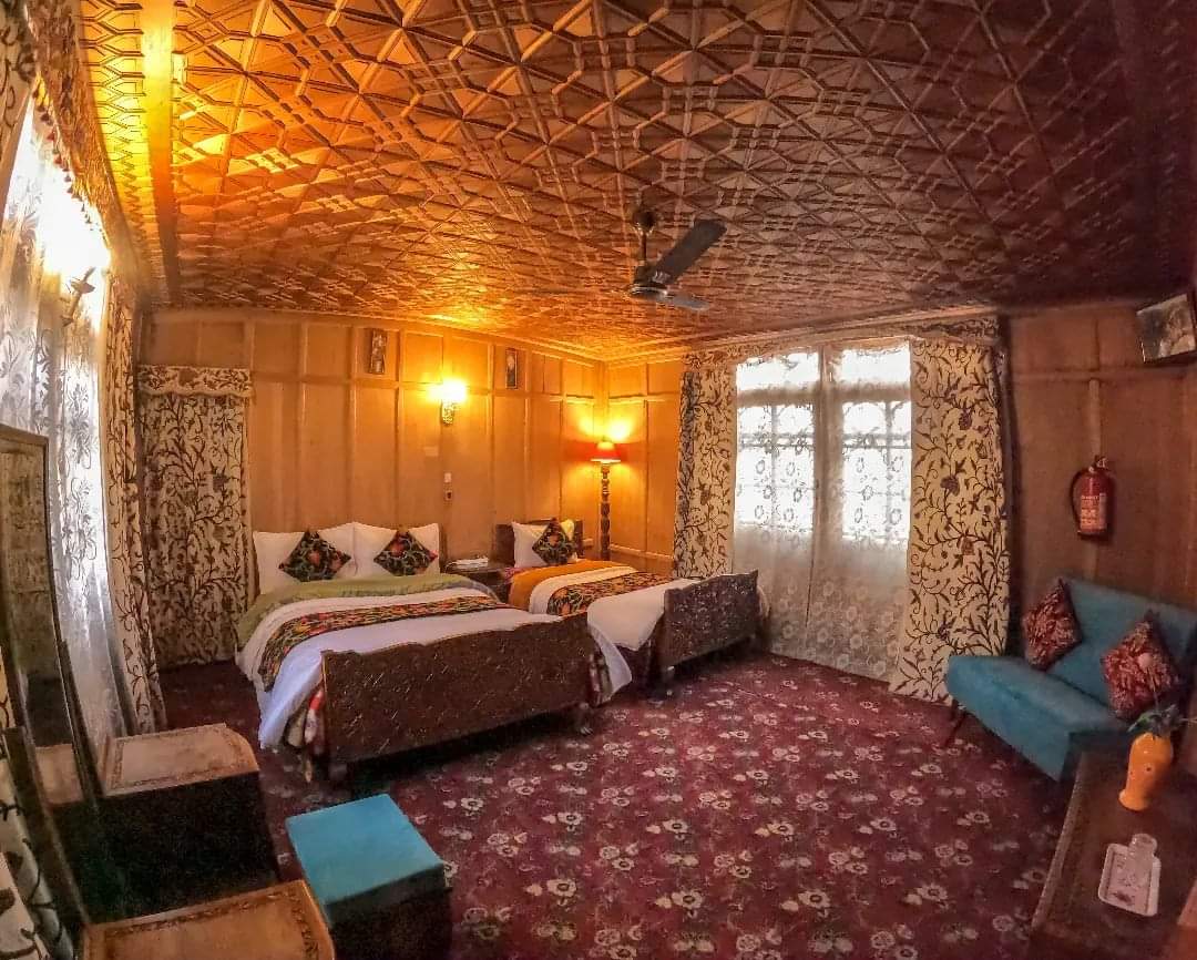 New Golden Flower Houseboat Interior